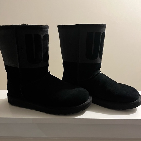Sz 8 Women’s Ugg Boots - Picture 3 of 3